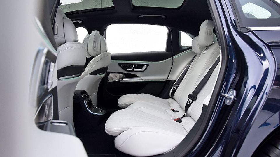 2023 مرسدس بنز E کلاس L