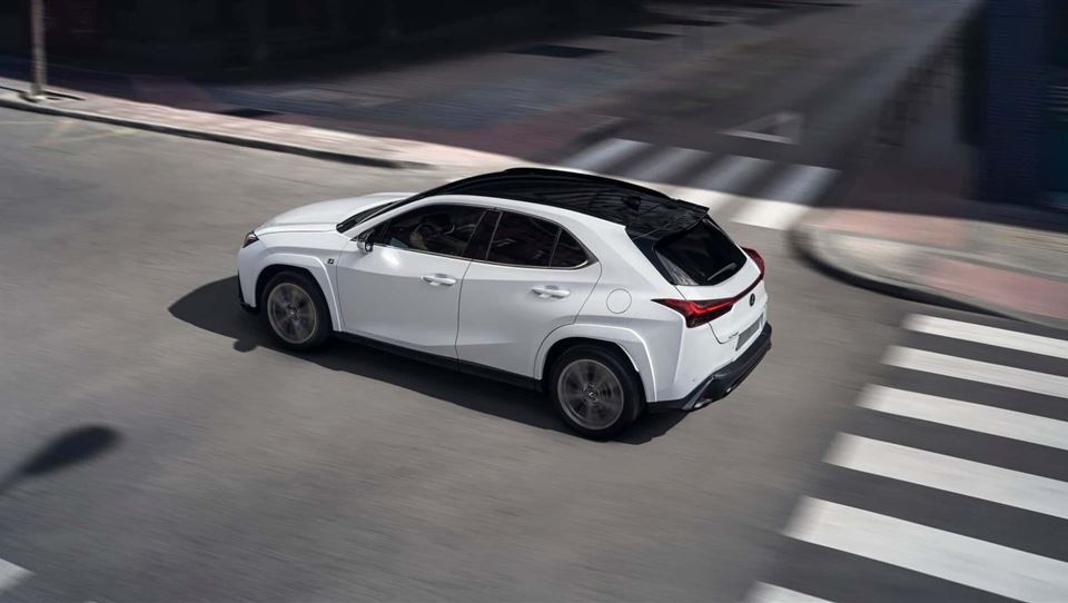 2025 لکسوس UX300h