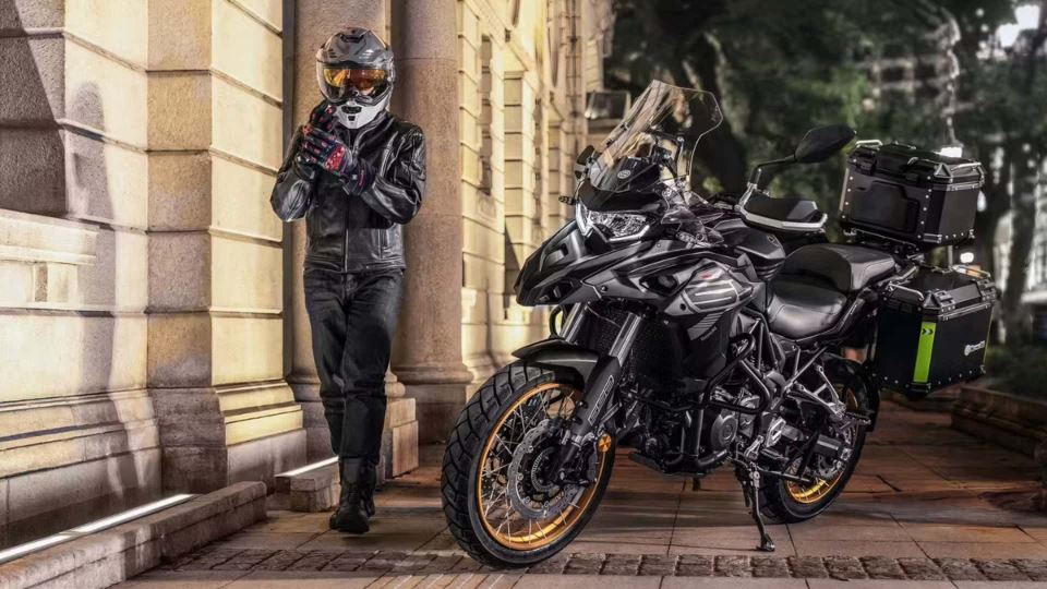 موتورسیکلت بنلی TRK 552