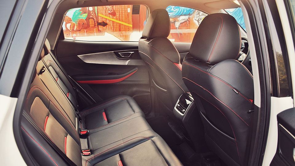 کابین و امکانات ام وی ام X55 پرو