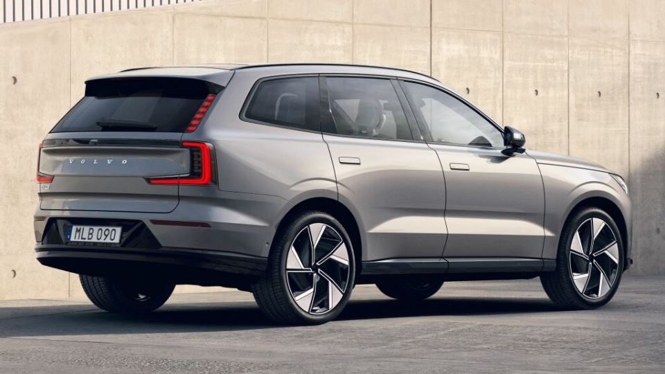 معرفی ولوو EX90