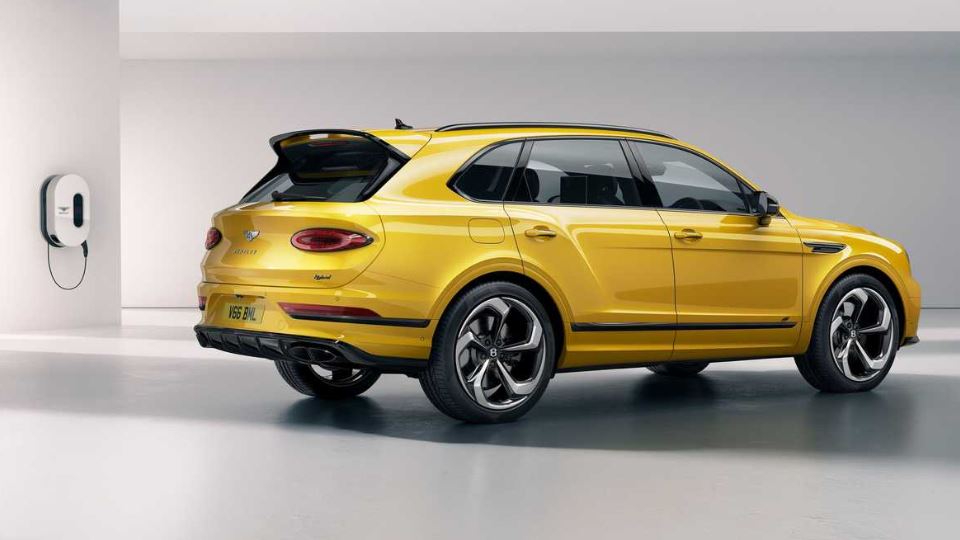 معرفی بنتلی بنتایگا هیبرید 2023