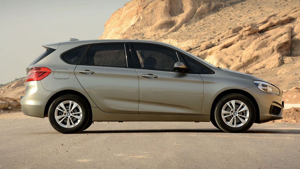 تست و بررسی ب ام و 218i اکتیوتورر 2018