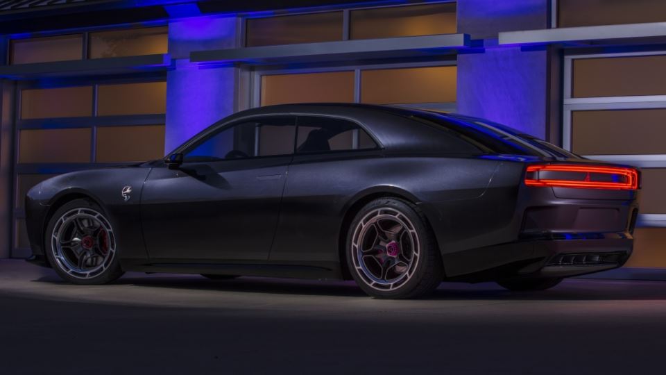 معرفی دوج چارجر دیتونا SRT