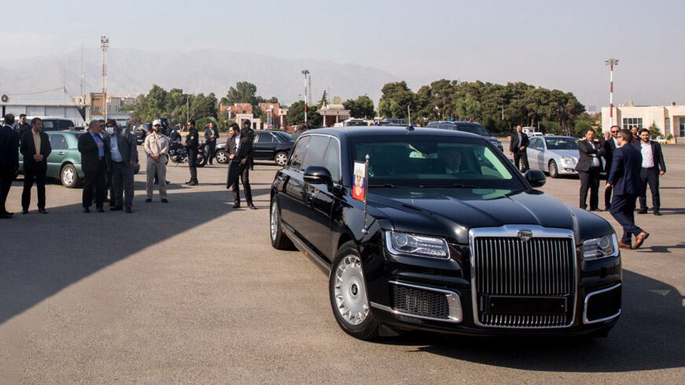 آئوروس سنات؛ رقیب روسی رولزرویس