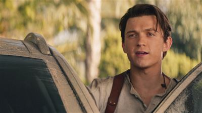 تام هالند سوار بر هیوندای توسان در فیلم Uncharted