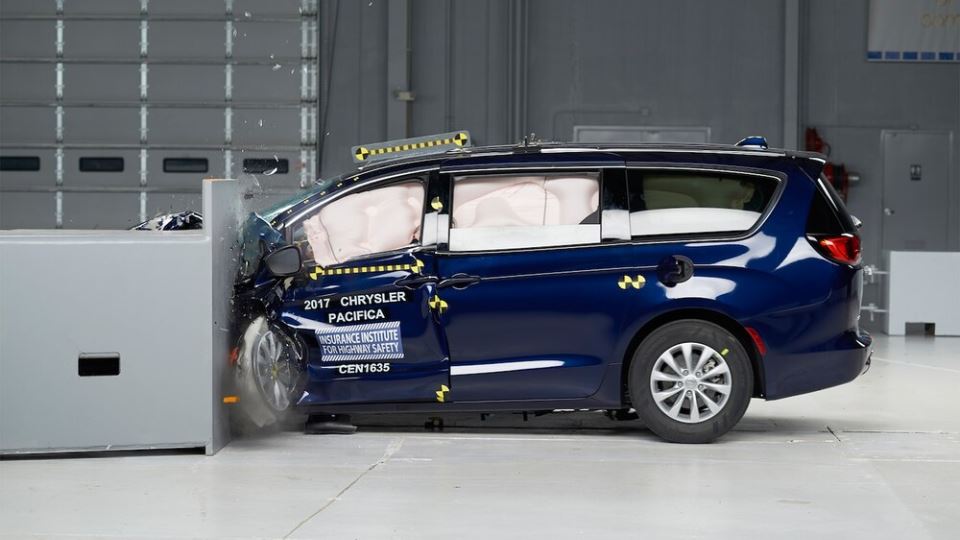 آیا ایمنی خودروهای بزرگ بیشتر است؟