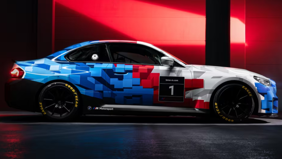 معرفی ب ام و M2 ریسینگ