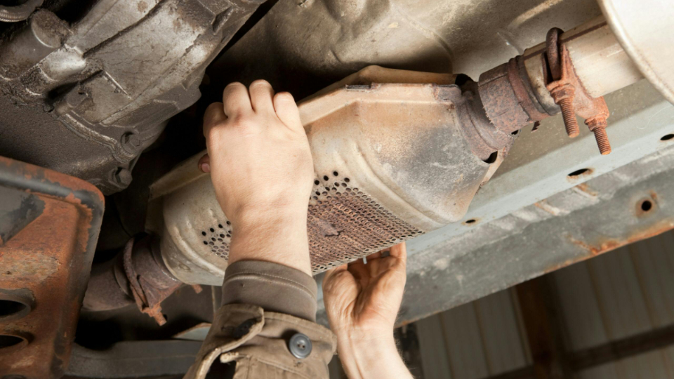 کاتالیزور خودرو چیست و چه وظیفهای دارد؟