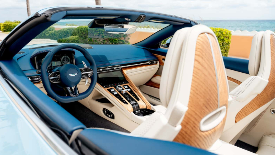 معرفی نسخهای خاص از استون مارتین DB12