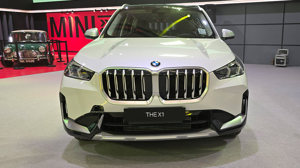 بررسی ب‌ ام‌ و X1 وارداتی پرشیا خودرو