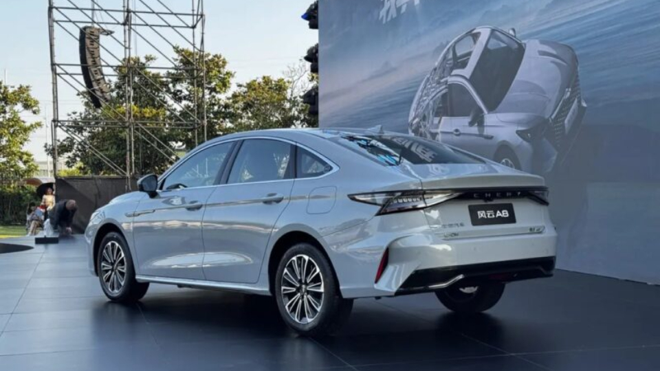 معرفی چری فالوین A8 مدل 2025