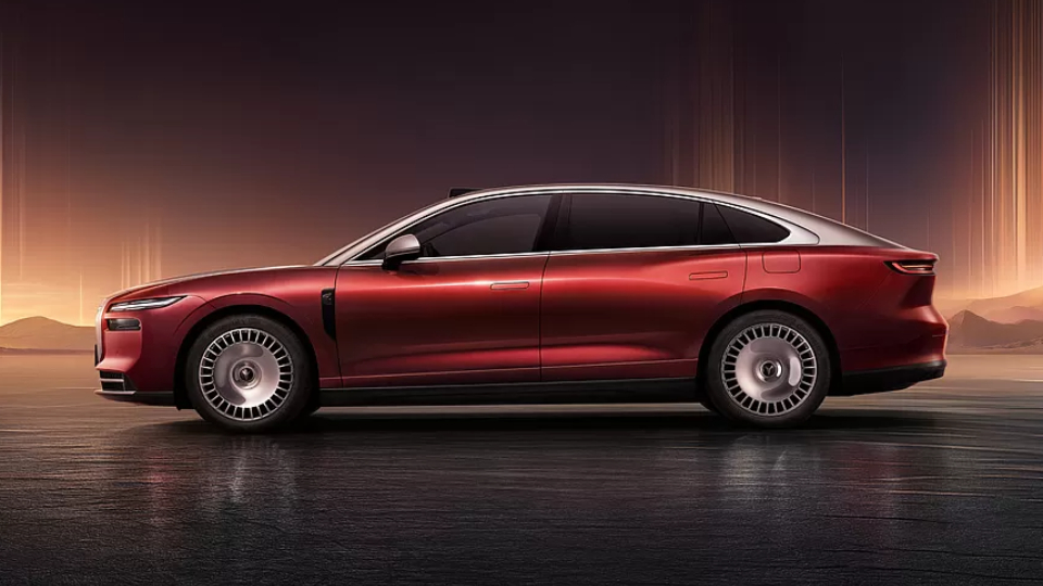 تصاویری جدید از وویا پشن L؛ سدان لوکس هیبرید