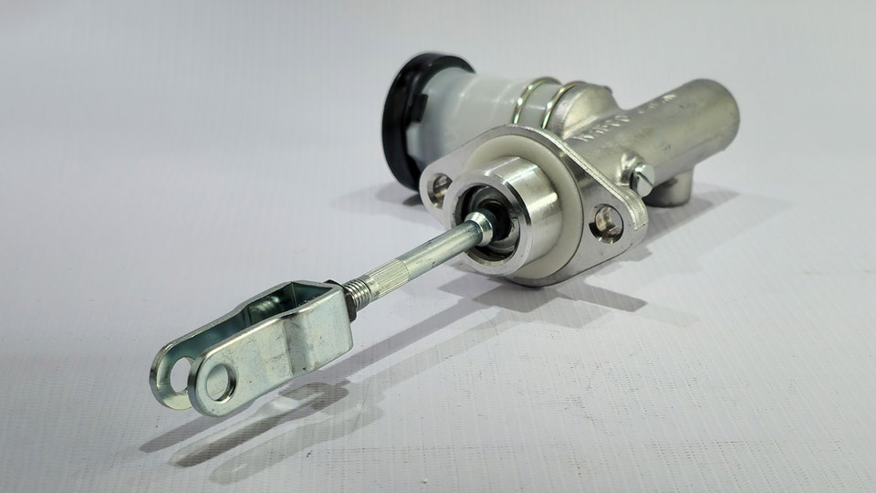 علائم خرابی پمپ کلاچ؛ چطور متوجه خرابی شویم؟