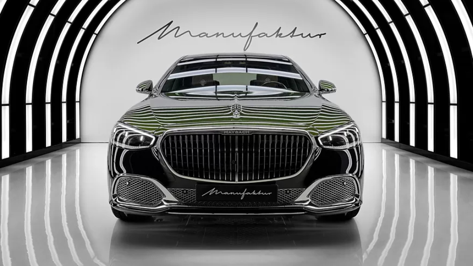 می‌باخ 12 سیلندر با تزئینات طلا