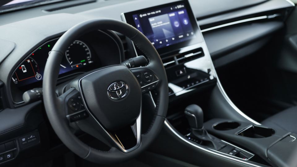 بررسی تویوتا آوالون هیبرید ماهان صنعت پارس