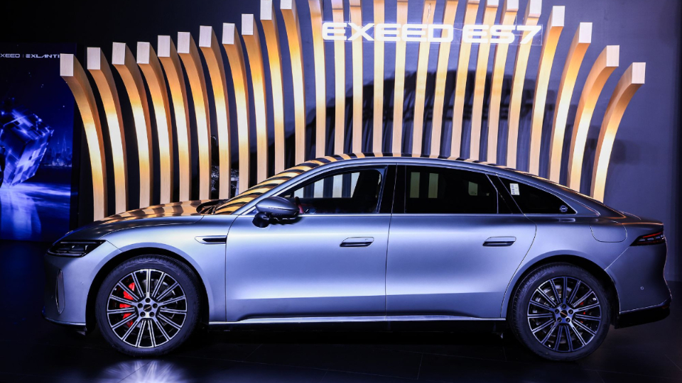 با سدان جدید اکستریم آشنا شوید