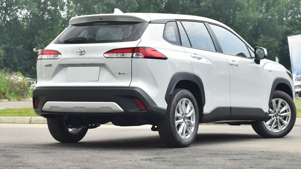 بررسی تویوتا کرولا کراس نگین تندیس الماس