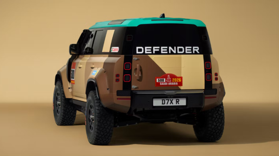 دیفندر داکار D7X-R؛ مبارز لندرور در رالی داکار