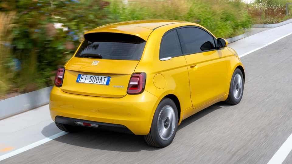 بازگشت پیشرانه بنزینی به زیر کاپوت فیات 500