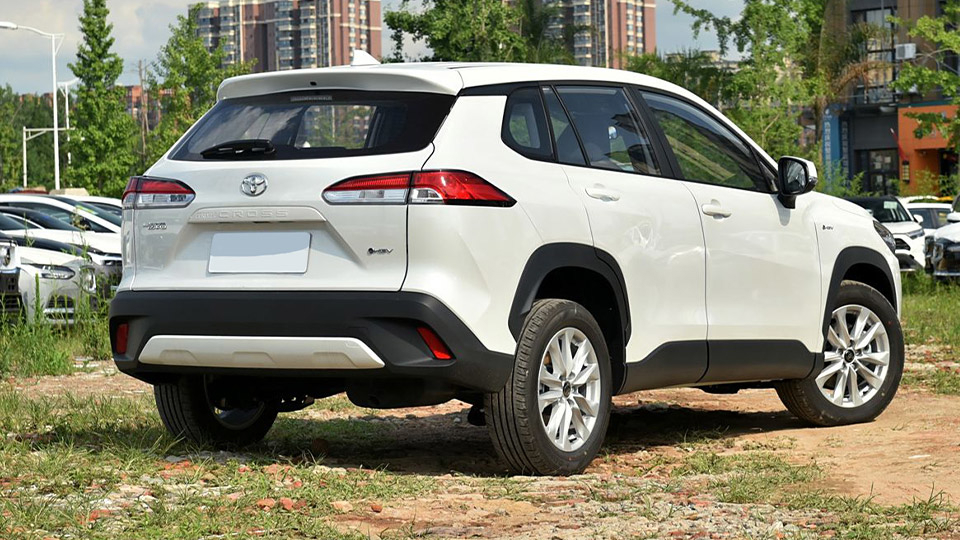 بررسی تویوتا کرولا کراس هیبرید الماس خودرو