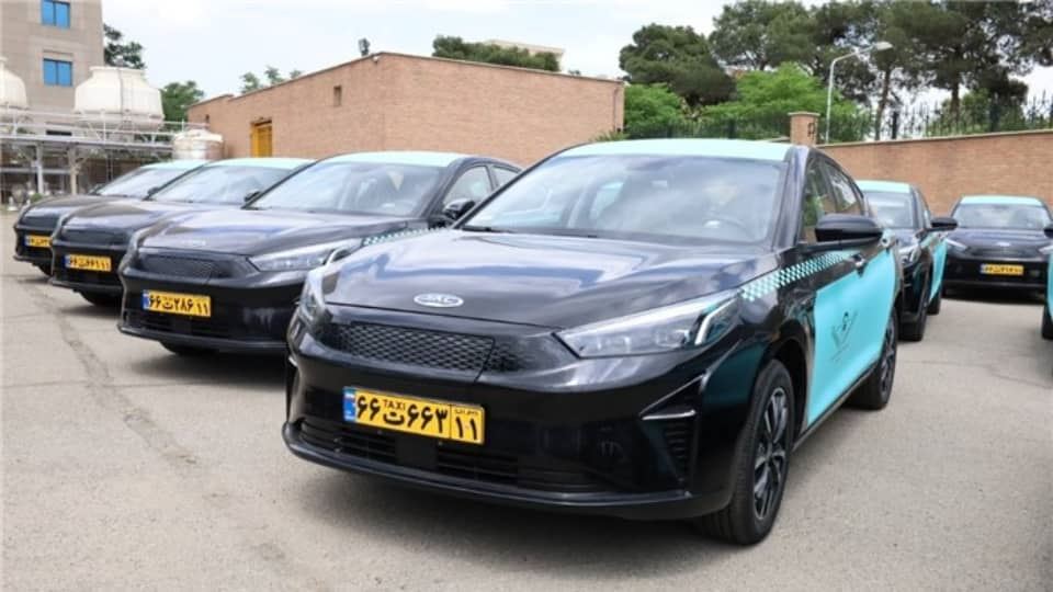 بررسی تاکسی برقی جک E50A کرمان موتور (KMC e-TAXI)