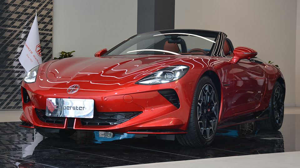 بررسی ام جی سایبرستر فردا موتور (MG Cyberster)