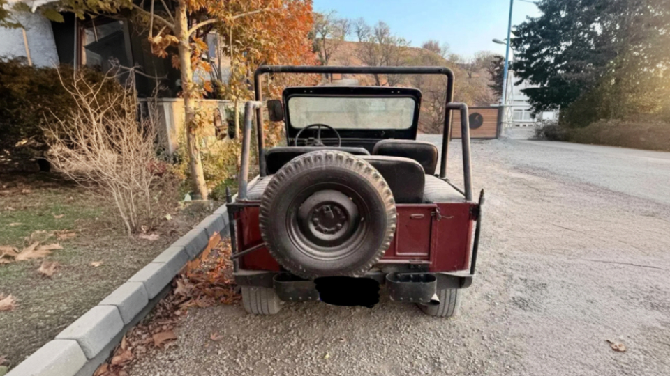 ملاقات با کهنه‌سرباز آلبالویی؛ جیپ ویلیس 1966 در باما