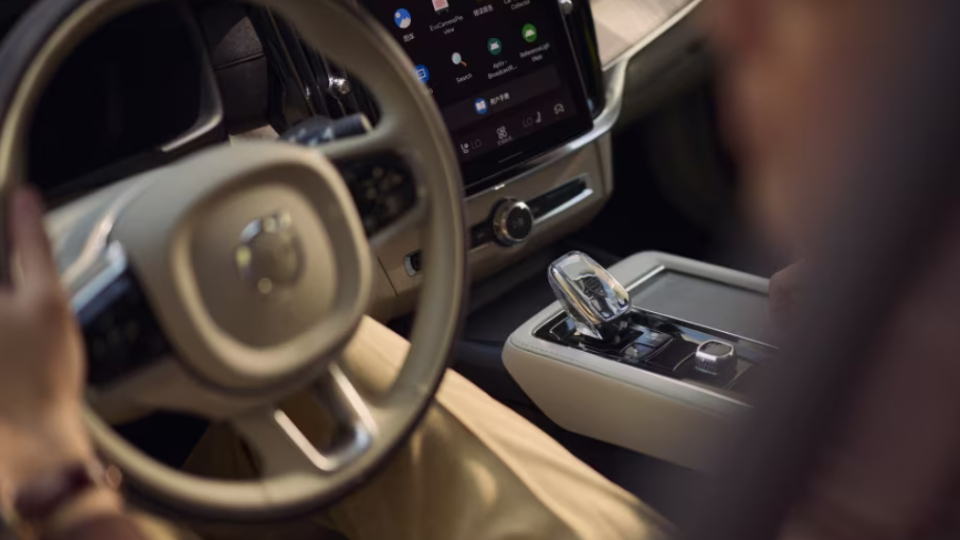بررسی ولوو اس 90 پلاگین هیبرید آفتاب خودرو (Volvo S90)