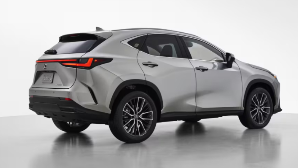 نقد و بررسی لکسوس NX350 مدل آذریوردسال در خودروشاپ