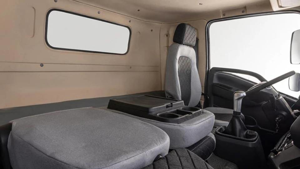 بررسی کامیونت آترا 6 تن آرتابان دیزل (AMG Atra 6)