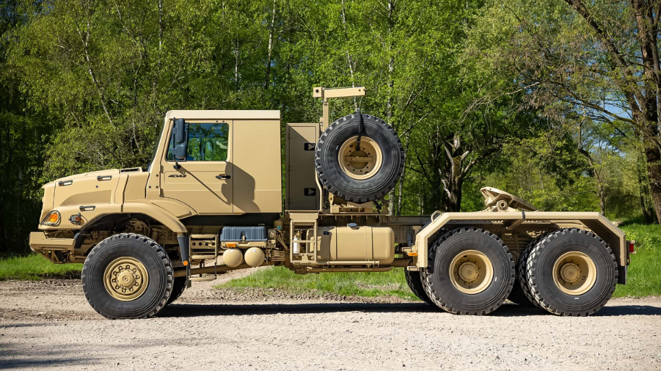 معرفی آروکز 4042 AS 6x6