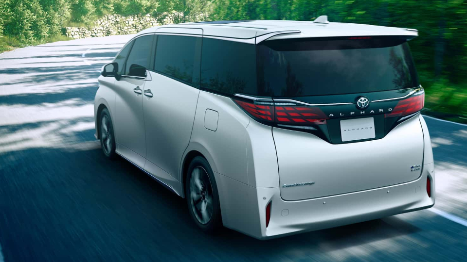 معرفی تویوتا آلفارد PHEV
