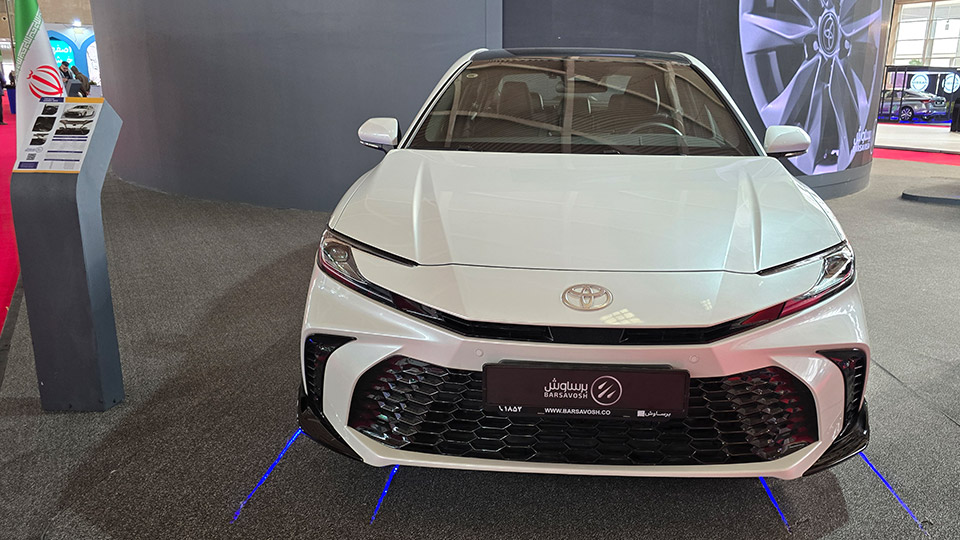 بررسی تویوتا کمری هیبرید دیلوکس برساوش (Camry Hybrid)