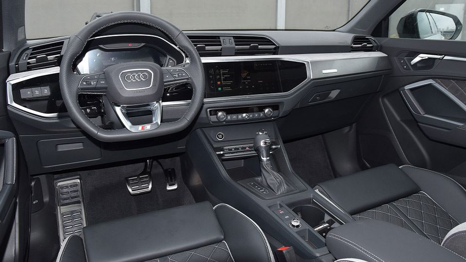 بررسی آئودی Q3 اسپرت‌ بک نادین خودرو (Q3 Sportback)