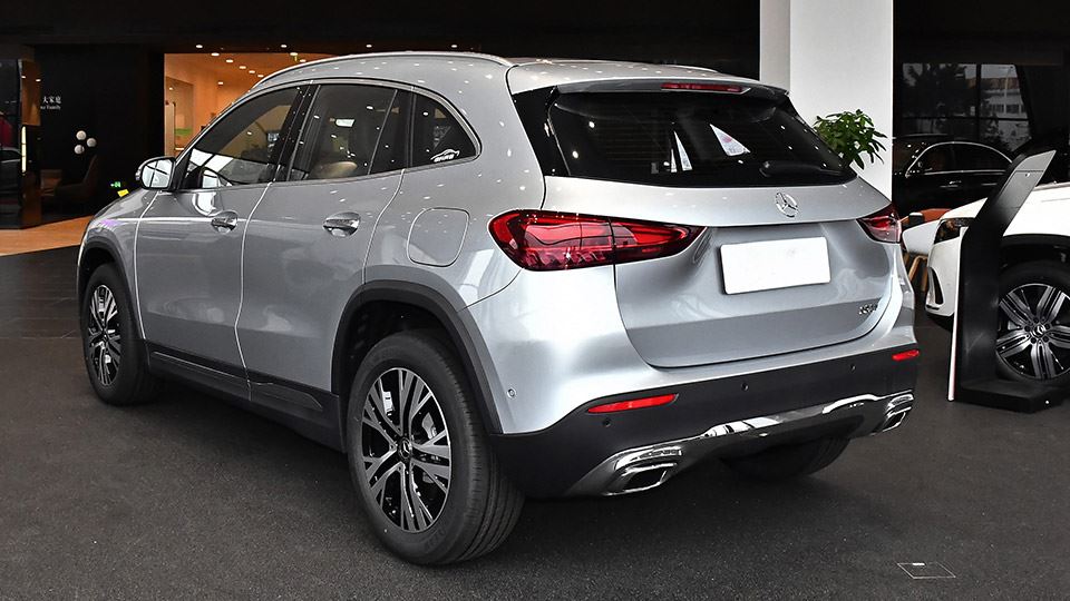 بررسی مرسدس بنز GLA200 آوانگارد راسا موتور