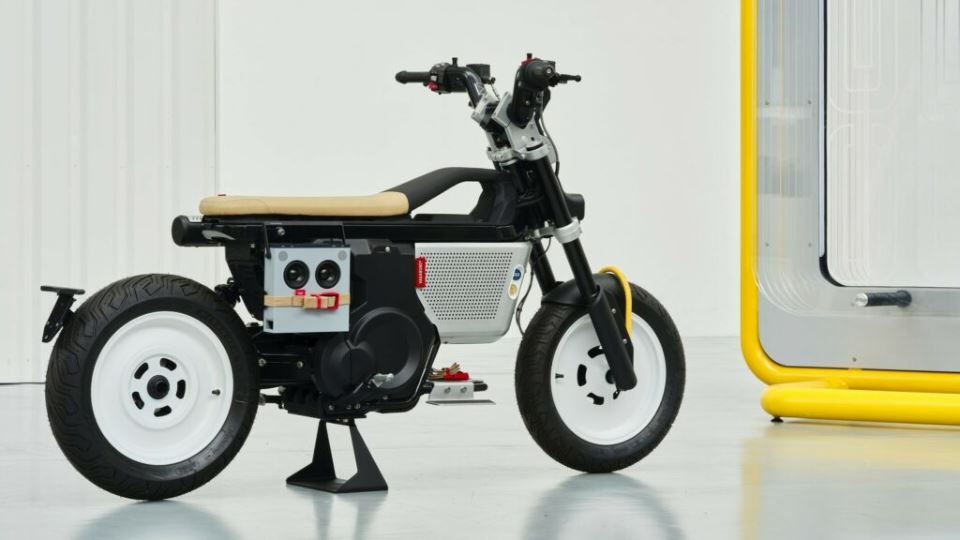 معرفی موتورسیکلت ب ام و CE 02 x Vagabund