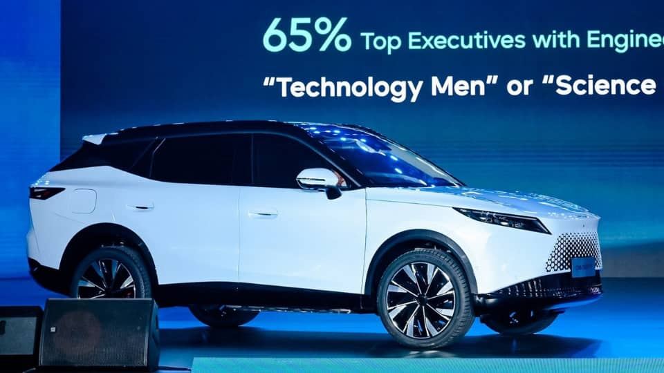 بررسی اکودا E7 بنزینی (Ecoda E7)