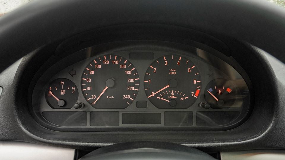 ملاقات با ب‌ام‌و 325i E46