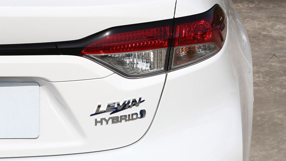 بررسی تویوتا لوین هیبرید برساوش (Toyota Levin Hybrid)