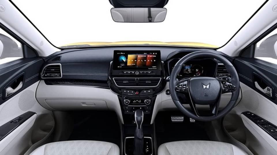 ماهیندرا XU7 3XO