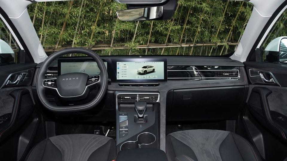 معرفی رووی D5X PHEV