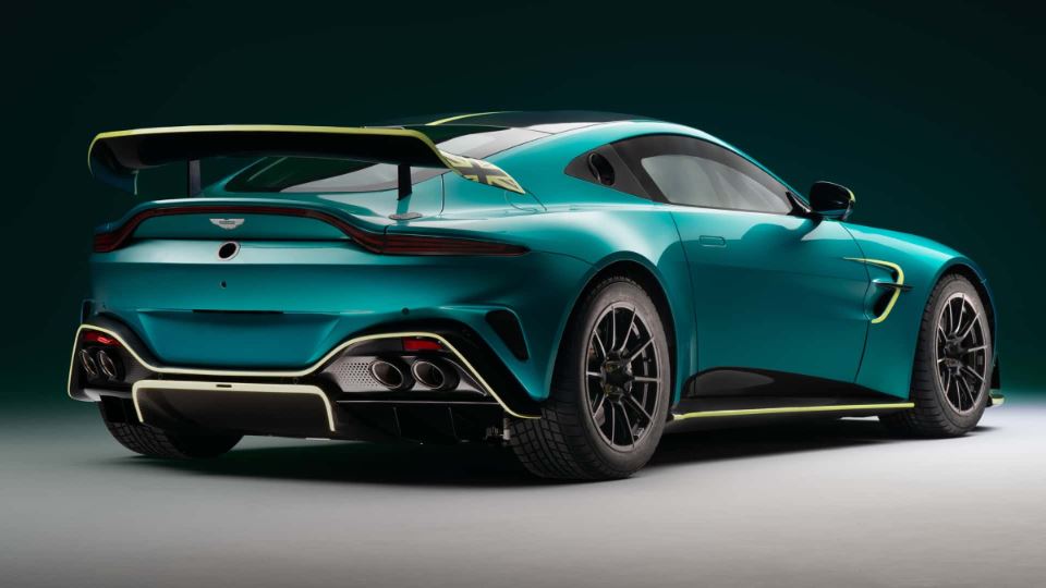 معرفی استون مارتین ونتیج GT4