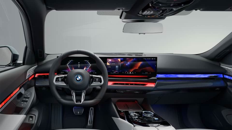 معرفی ب ام و سری 5 تورینگ 2025