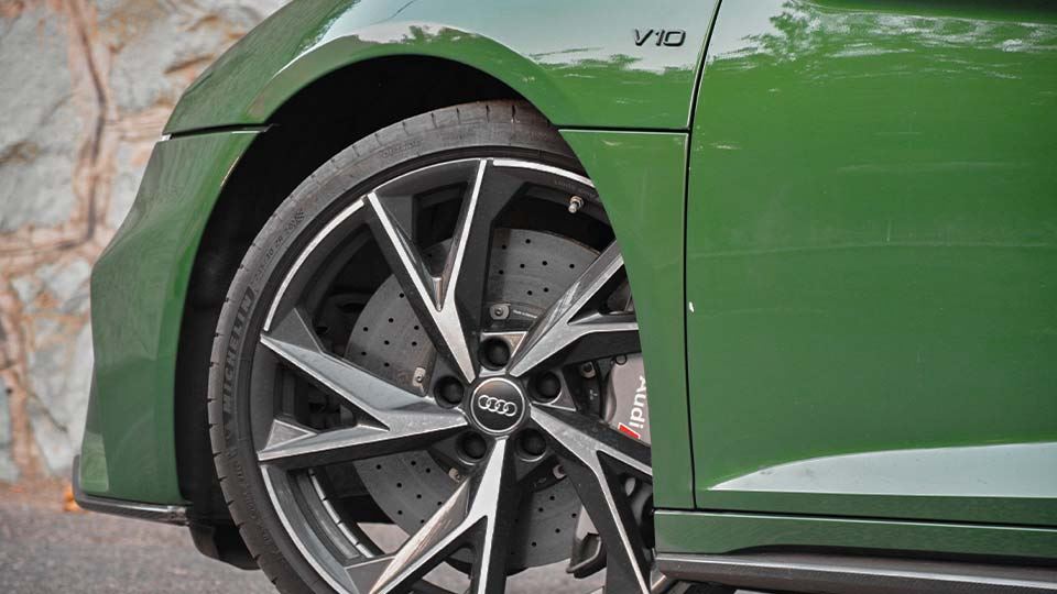 بررسی آئودی R8 V10 Plus مدل 2022 در تهران