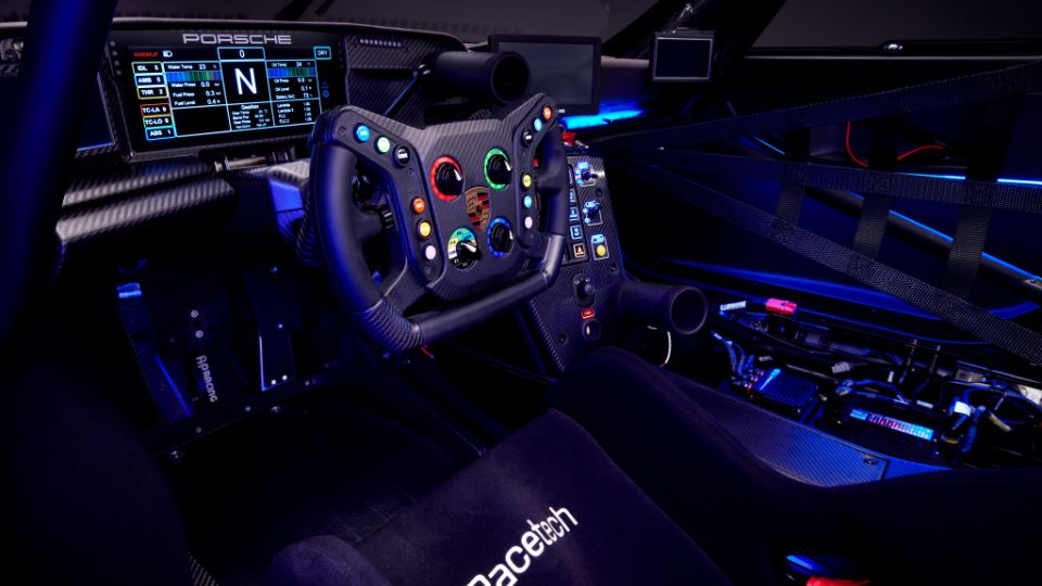 پورشه 911 GT3 R غیرقانونیِ غیرقانونی