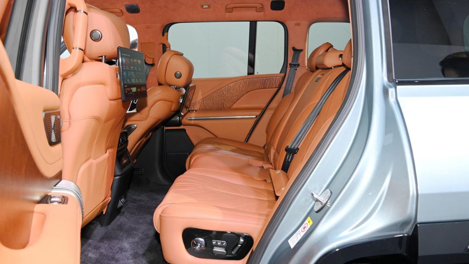 معرفی BYD یانگ وانگ U8