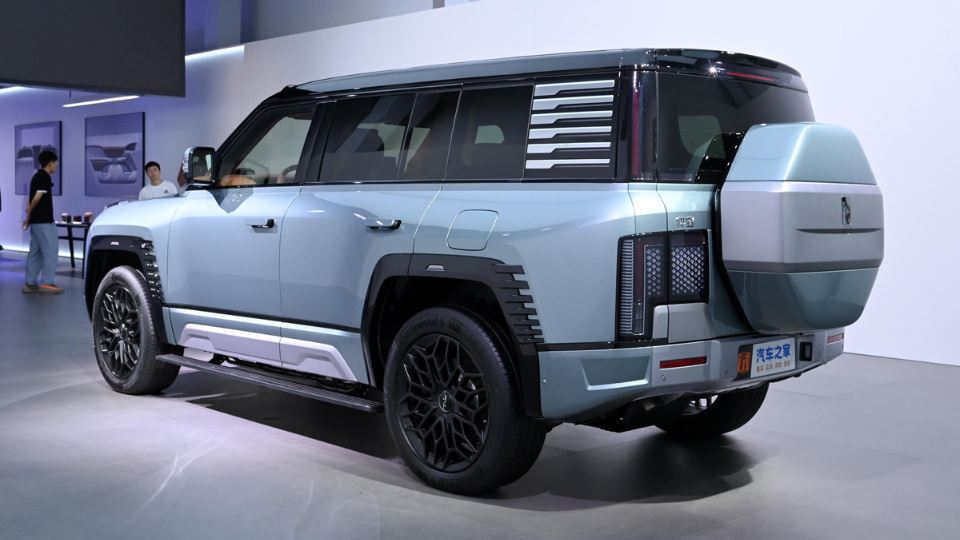 معرفی BYD یانگ وانگ U8