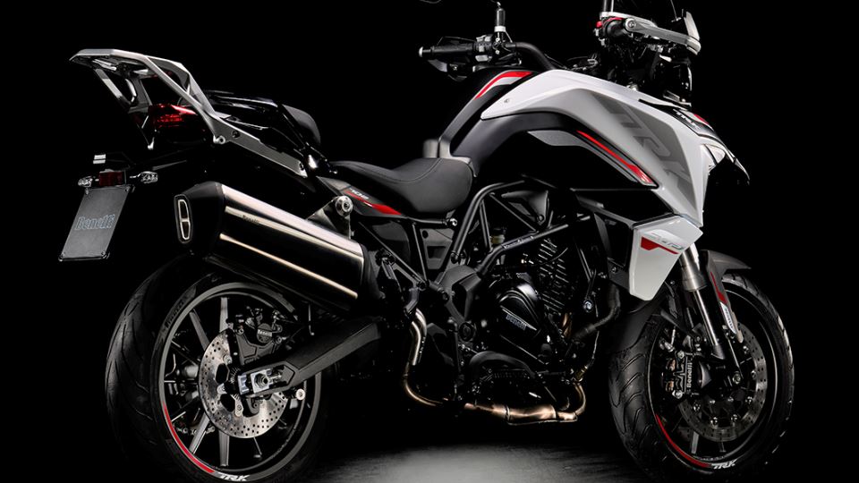 معرفی بنلی TRK 702 و TRK 702X