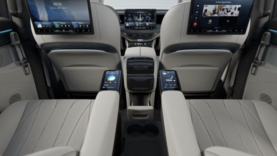 معرفی دنزا D9 یک MPV لوکس